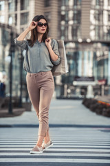 Obraz premium Girl in city