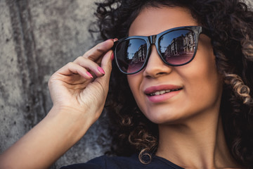 Naklejka premium Young woman outdoors
