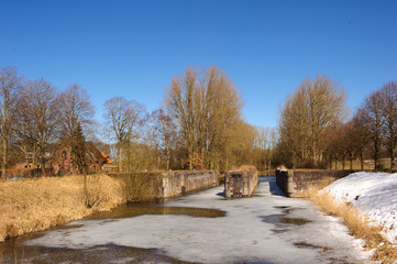 Schleuse am alten Eiderkanal bei Rathmannsdorf im Winter