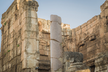 Ruínas de Baalbek, 0s romanos construíram Balbeque para honrar a Júpiter, a Baal e a Baco, e...