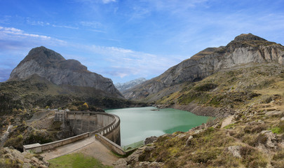 Obraz na płótnie Canvas lake the Gloriettes on the Gave d'Estaube river in the Haute Pyrenees.