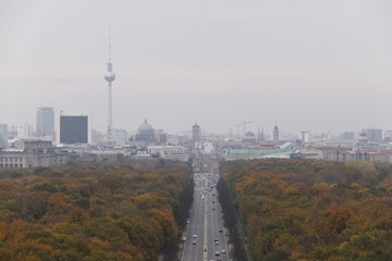 Parc du Tiergarten et Fernsehturm à Berlin