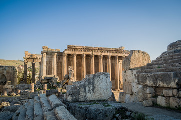 Ruínas de Baalbek, 0s romanos construíram Balbeque para honrar a Júpiter, a Baal e a Baco, e...