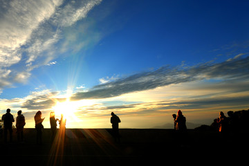 Fototapeta na wymiar silhouette of tourist looking at the sunrise