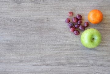 UVAS CON MANZANA Y MANDARINA