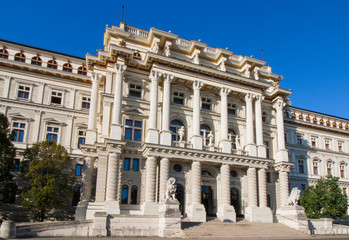 Fototapeta na wymiar Justizpalast (oberster Gerichtshof) am Schmerlingplatz im Bezirk Innere Stadt von Wien, Österreich 