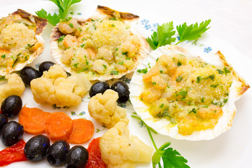 Appetizer with scallop and vegetables