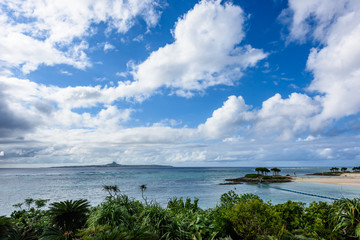 沖縄のエメラルドビーチ