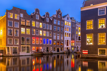 Obraz premium Night shot Canal houses at twilight Amsterdam