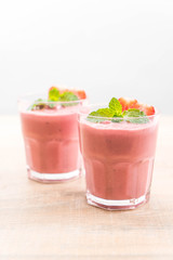 strawberry smoothies milkshake