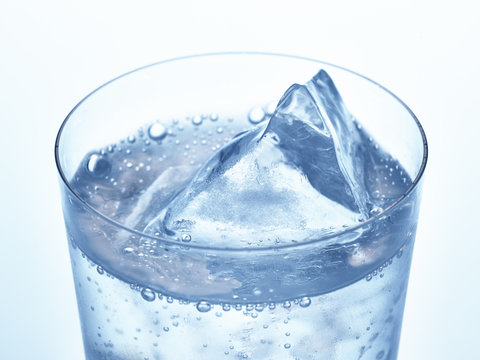 Soda water with ice