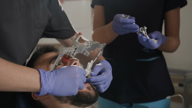 Doctors Dentists. Determination of central jaw ratio. Close-up