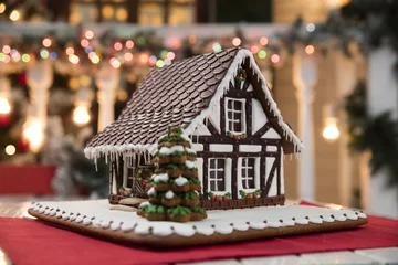 Schilderijen op glas Christmas composition with Gingerbread house © alexeysulima11
