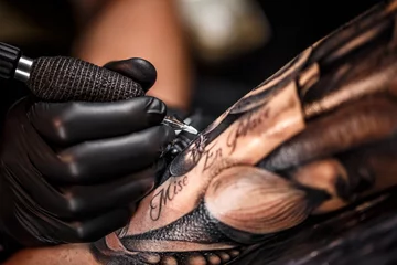 Fotobehang Professional tattoo artist © Grafvision