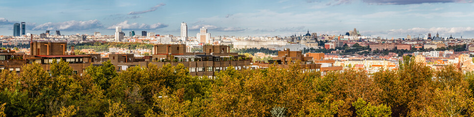 Fototapeta premium Madrid skyline seen from the viewpoint of La Latina park