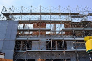 建設工事現場の足場