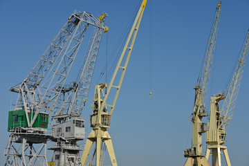 Port Anvers bateau containers transport maritime Escaut fleuve fluvial fret