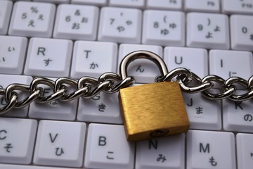 パソコン 南京錠 セキュリティイメージ