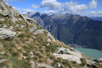 Fototapeta na wymiar Traumwetter in den italienischen Alpen / Am Monte Berlinghera mit Lago di Mezzolo