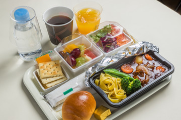 一般的な機内食　Flight meal of the general economy class