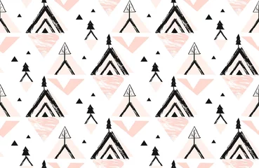 Foto op Plexiglas Bergen Hand getekende vector abstracte Merry Christmas tijd ruwe Boheemse freehand illustratie naadloze patroon met winter bergen natuur en dennenbos in pastel kleuren geïsoleerd op witte achtergrond