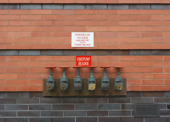 Obraz premium Firepump test headers on red brick wall
