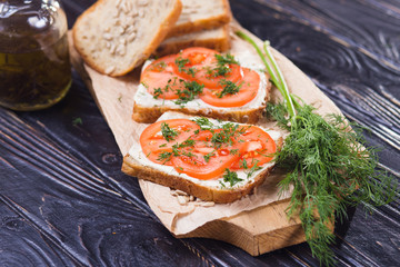 sandwich with tomatoes