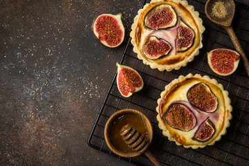 figs, cream cheese and honey tarts