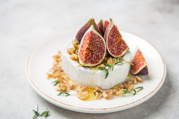 camembert cheese with fresh figs, walnuts and honey