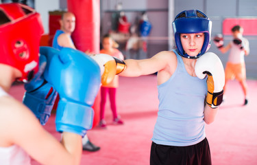 Teenagers prepare for boxing competitions