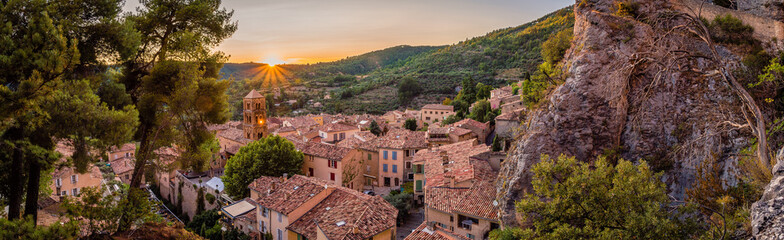 Panorama in Moustiers Sainte Marie - obrazy, fototapety, plakaty