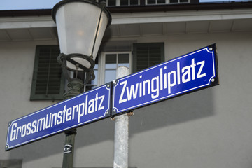 Strassenschild beim Grossmünster in Zürich: 