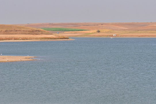 Baraj Kıyısı