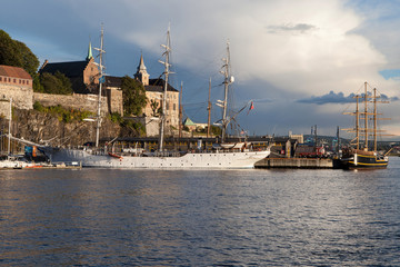 Fototapeta na wymiar Akershus Fortress and the Old Port