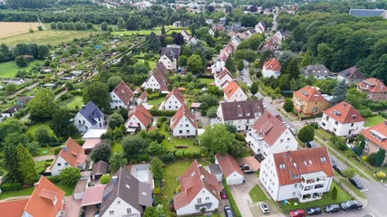 Foto auf Alu-Dibond Luftaufnahme einer Kleinstadt © Christian Schwier