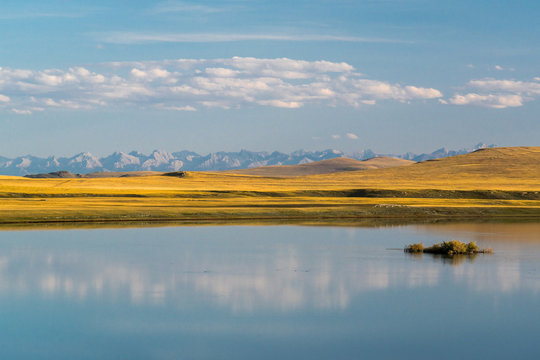 Dohod-Tsagaan-Nuur - a lake in the Darkhat Valley