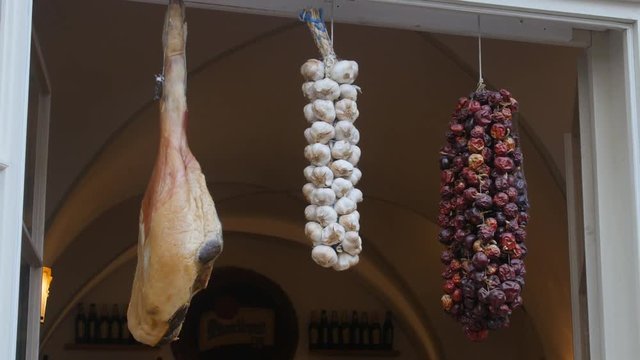 Dried garlic, pepper and jamon