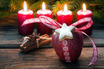 Adventsmotiv mit Apfel