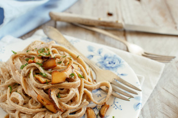 Whole wheat tagliolini with mushrooms Porcini