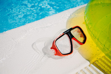 Schwimmreifen und Schwimmmaske