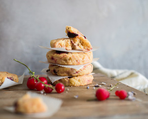 Homemade cookies with polenta, frozen berries and rosemary. Very tasty vegan corn biscuits with frozen currants!