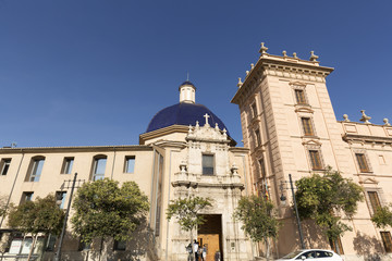Fototapeta na wymiar Facade of the Museum of Fine Arts of Valencia.