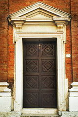 Fototapeta na wymiar Old arch wooden door close-up