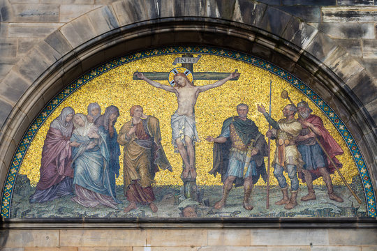 outdoor wall decor of Bremen Cathedral
