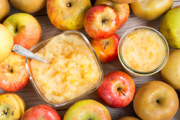 stewed apples with apples on a wooden table