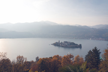 Lago d'Orta con isola San Giulio