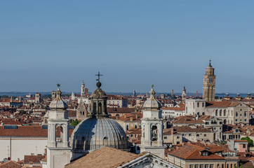 Fototapeta na wymiar viele historische tuerme in venedig