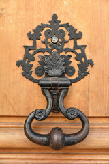 Poign&eacute;e de porte coch&egrave;re en fer forg&eacute;