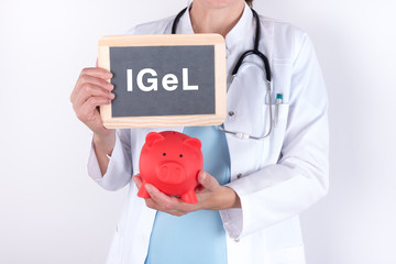 Arzt mit Spardose und Schild zu IGeL