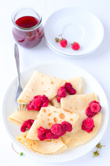 Pfannkuchen mit Himbeeren